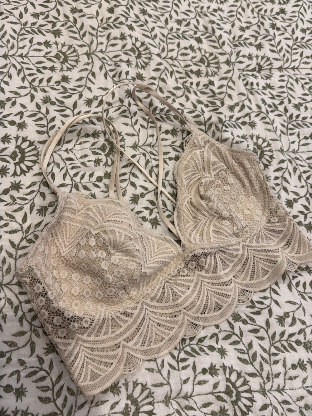 Auden Scalloped Lace Bralette in Light Beige